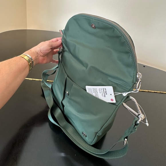 NWT Athleisure Vacation Minimalist Lululemon All Night Festival Bag 5L - Picture 7 of 17